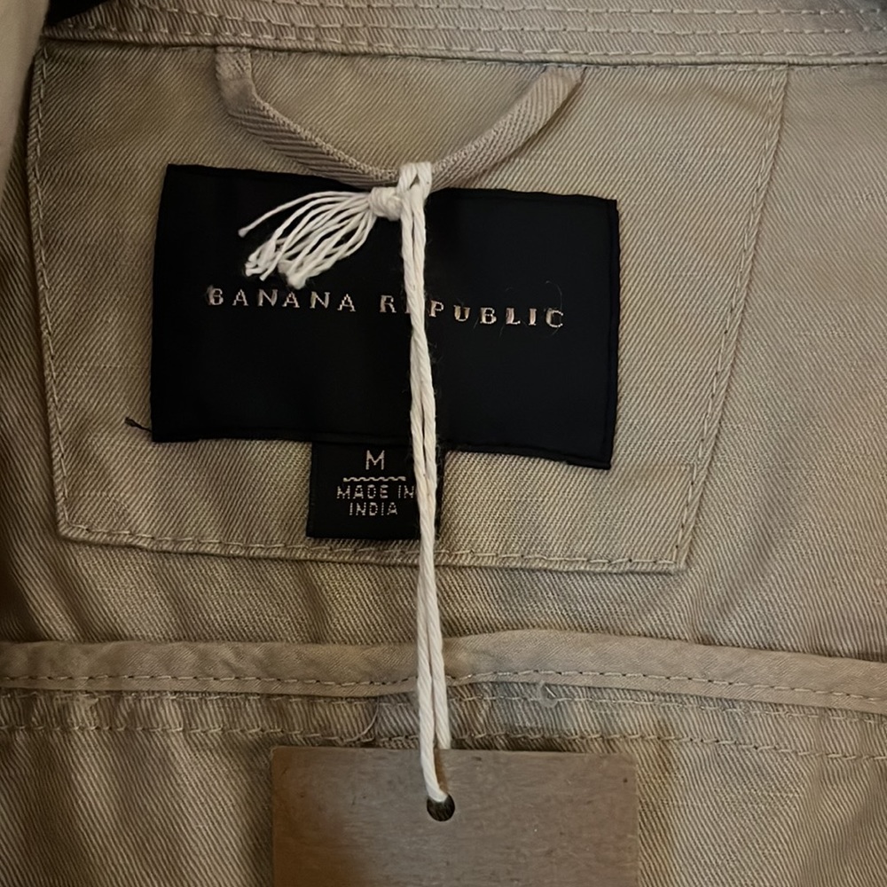 Banana republic tan cargo jacket. Like new. Size medium. - Picture 2 of 2